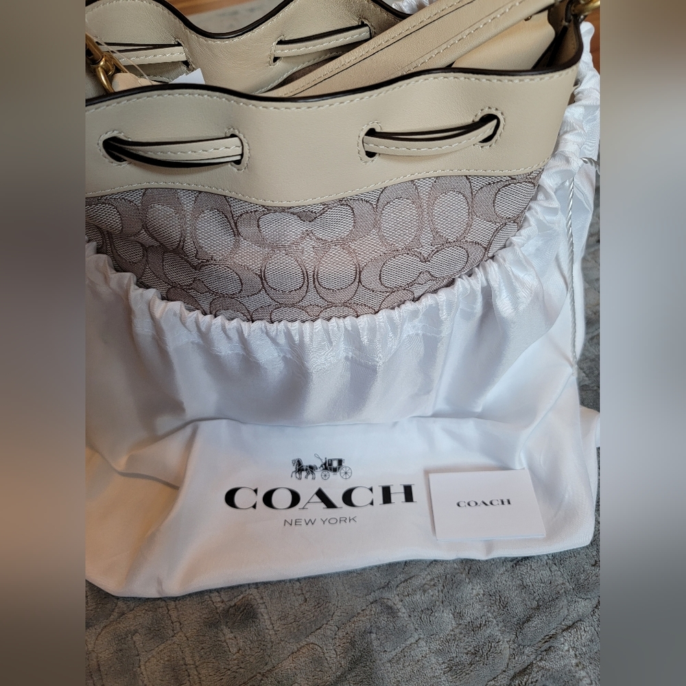 NWT Coach Signature Jacquard Bucket Bag - Picture 2 of 16
